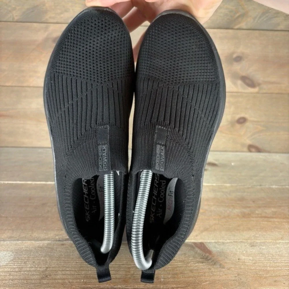 Skechers go walk